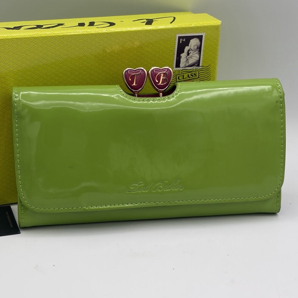 Ted Baker Green Patent Leather Matinee Purse Heart Shape Kiss Clasps Logo